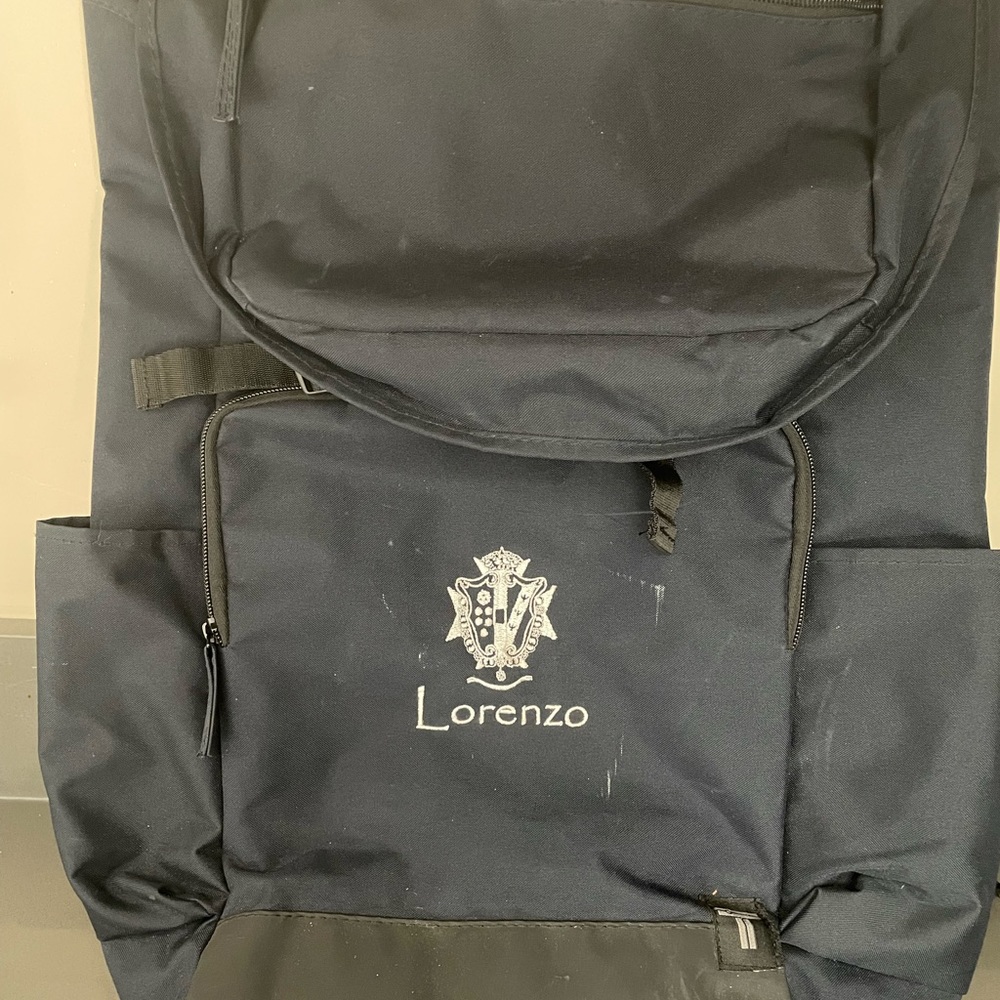 Lorenzo LEED’S traveling back. Pack